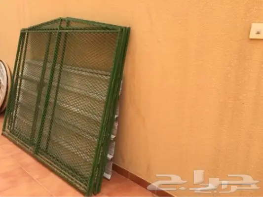 للبيع شبك نظيف ودجاج وديك