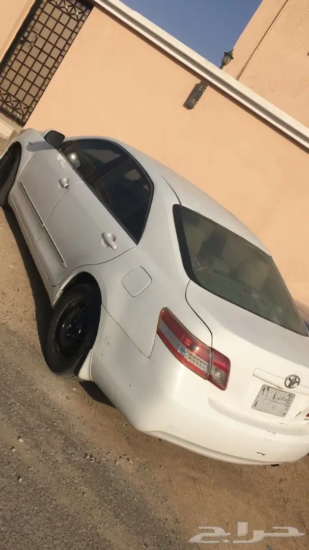 كامري 2011 اللون ابيض ماشية 150 الف وقابلة لل (image 3)