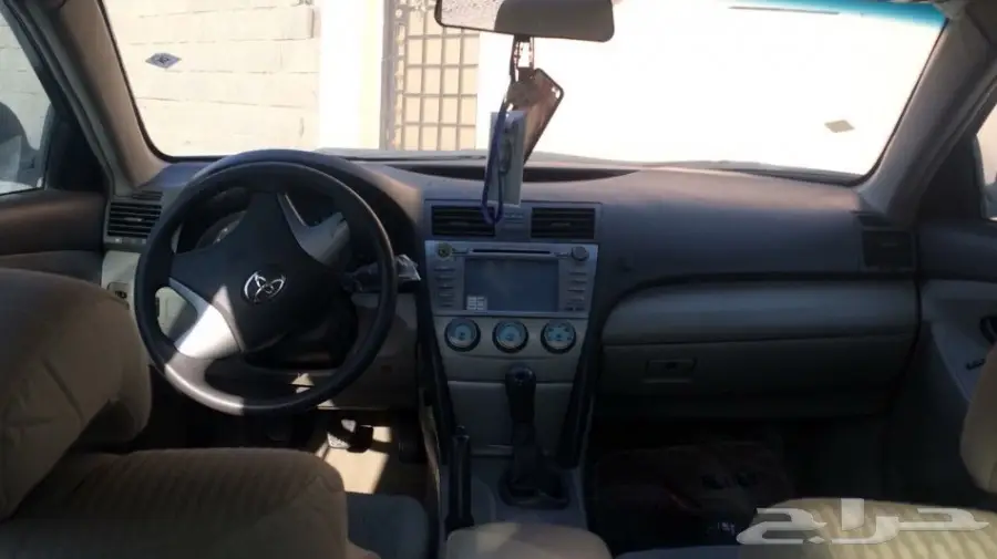 كامري 2011 اللون ابيض ماشية 150 الف وقابلة لل (image 1)