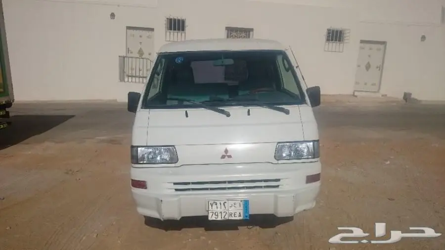 ميتسوبيشى مينى باص 2010للبيع 