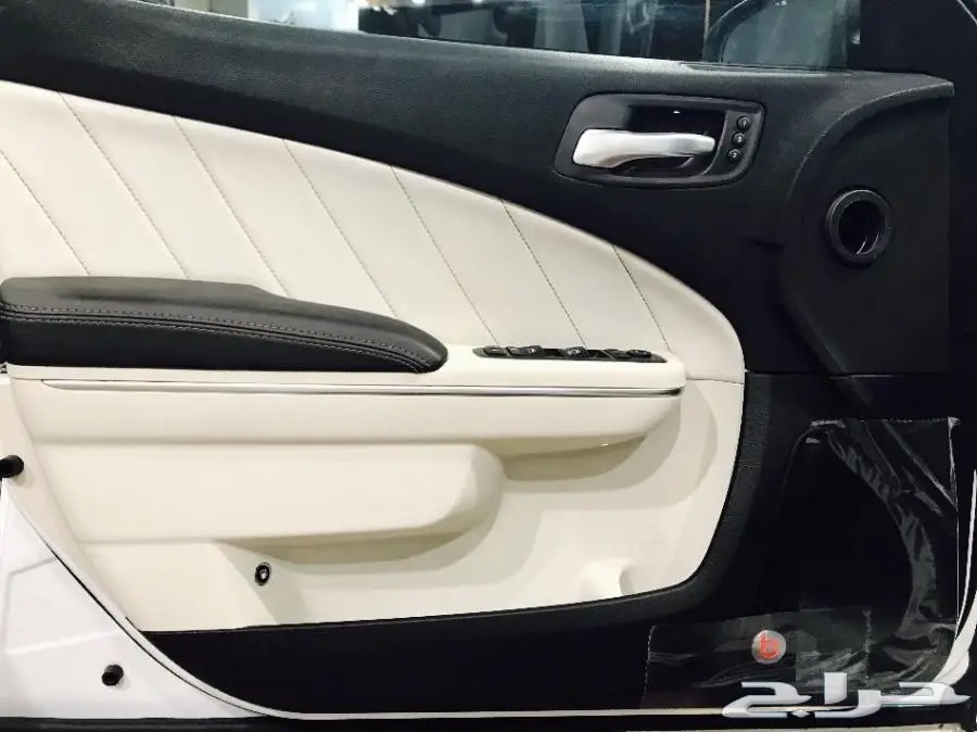 تشارنجر SXT 3 - 2018 - سعودي - فتحة جلد و زينون (image 28)