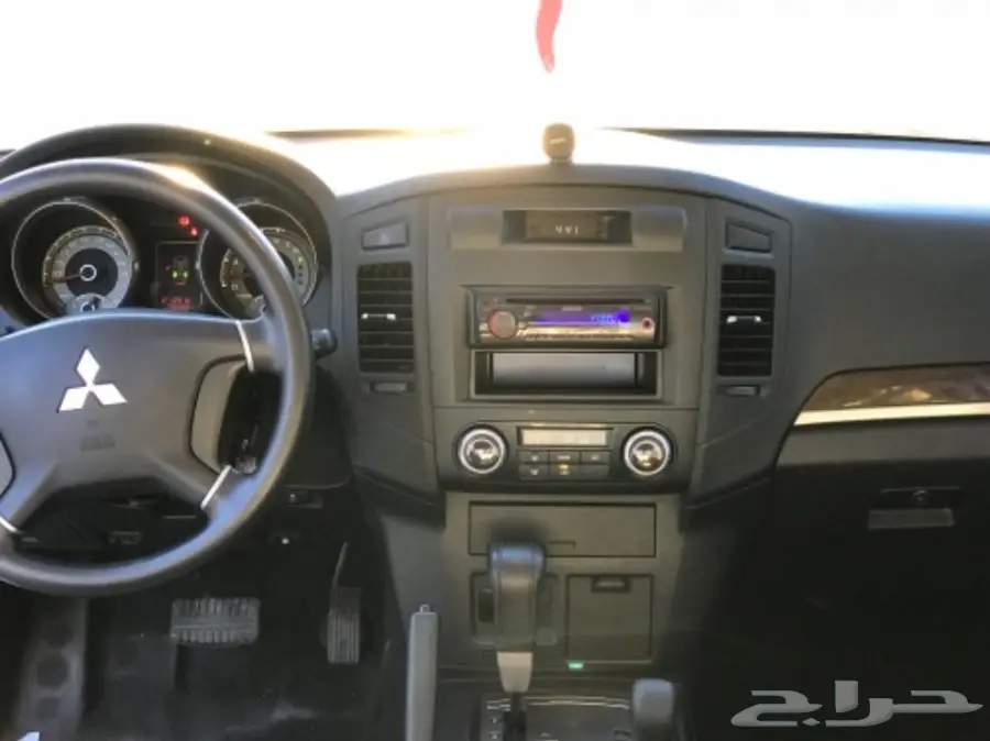 للبيع باجيرو باب واحد 2014 (image 7)