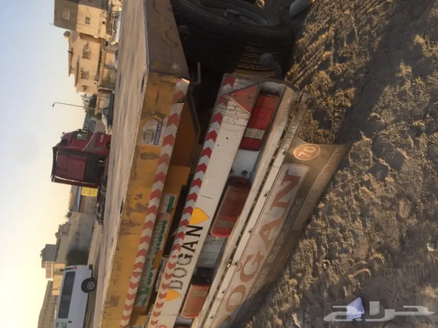 للبيع سطحة ثلاثة محاور موديل 2012 (image 1)