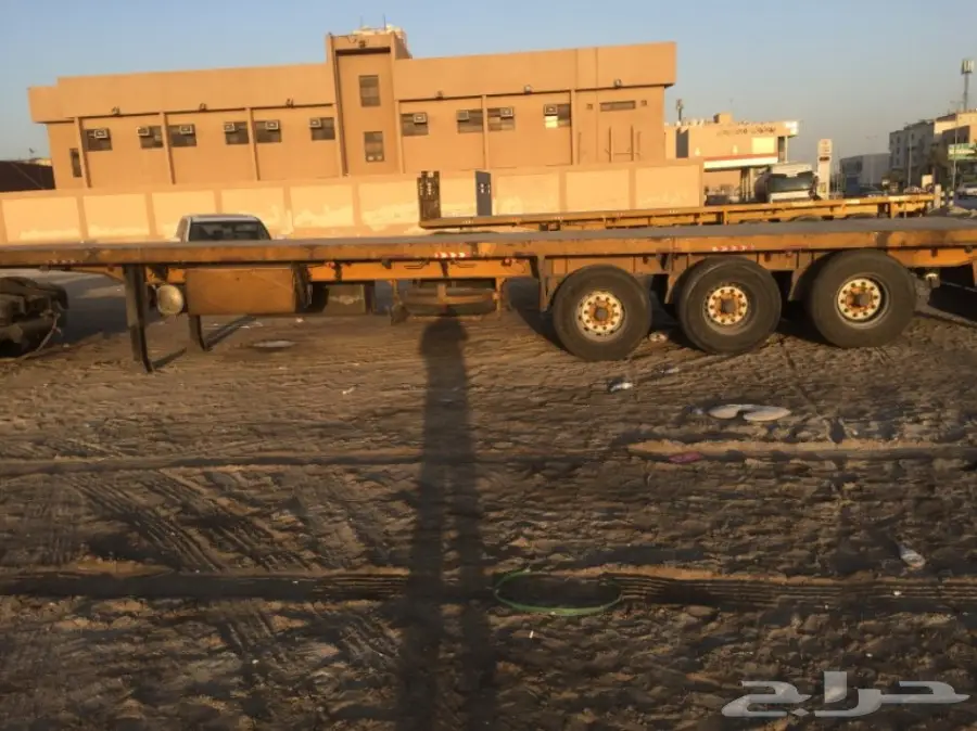 للبيع سطحة ثلاثة محاور موديل 2012 (image 2)