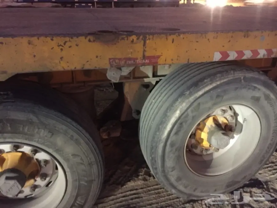 للبيع سطحة ثلاثة محاور موديل 2012 (image 6)