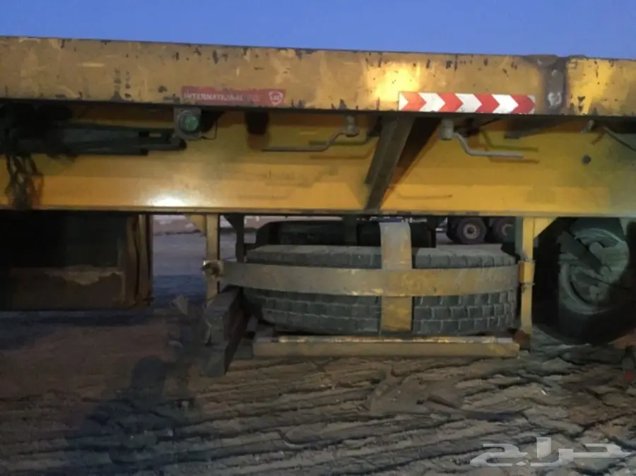 للبيع سطحة ثلاثة محاور موديل 2012 (image 7)