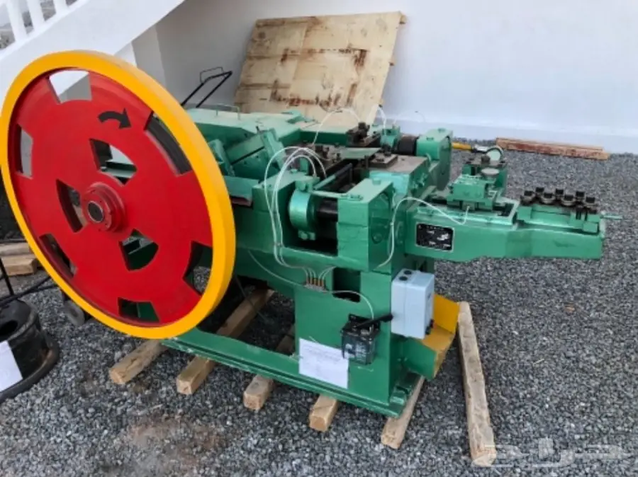 مصنع مسامير ومعاليق ملابس للبيع