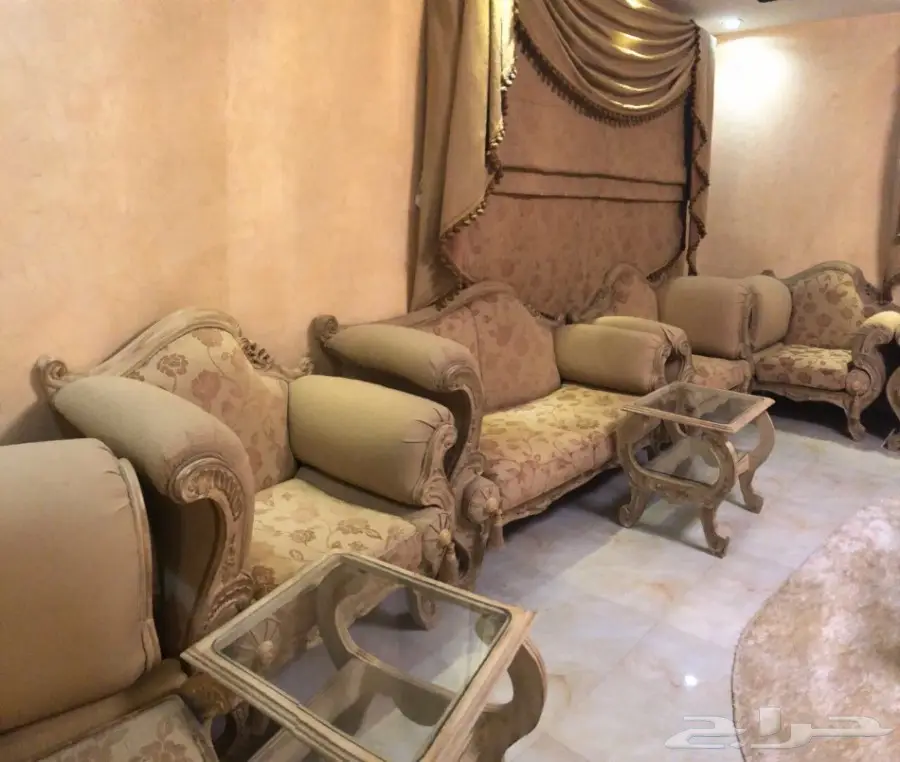 كنب بحالة ممتازه 