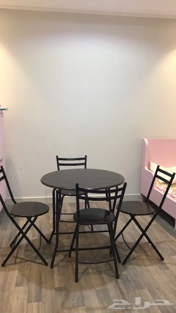 طاوله طعام مع اربع كراسي