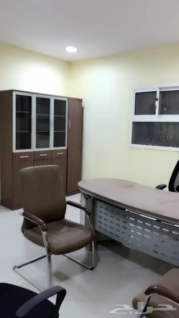 اثاث مكتبي ومكيفات 