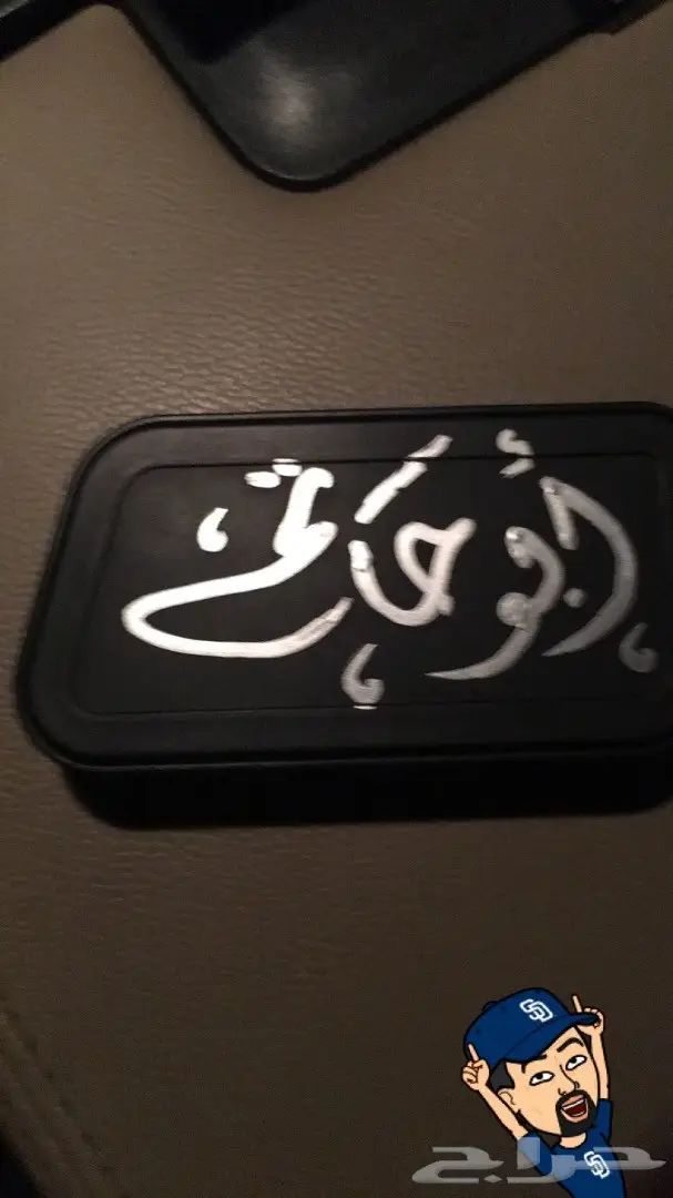 محفظة هلل وعملات معدنية