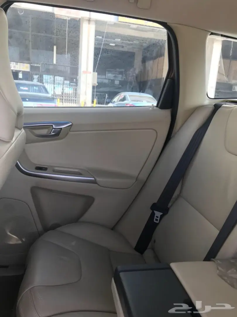 فولفو xc60 فل كامل موديل 2010  (image 8)