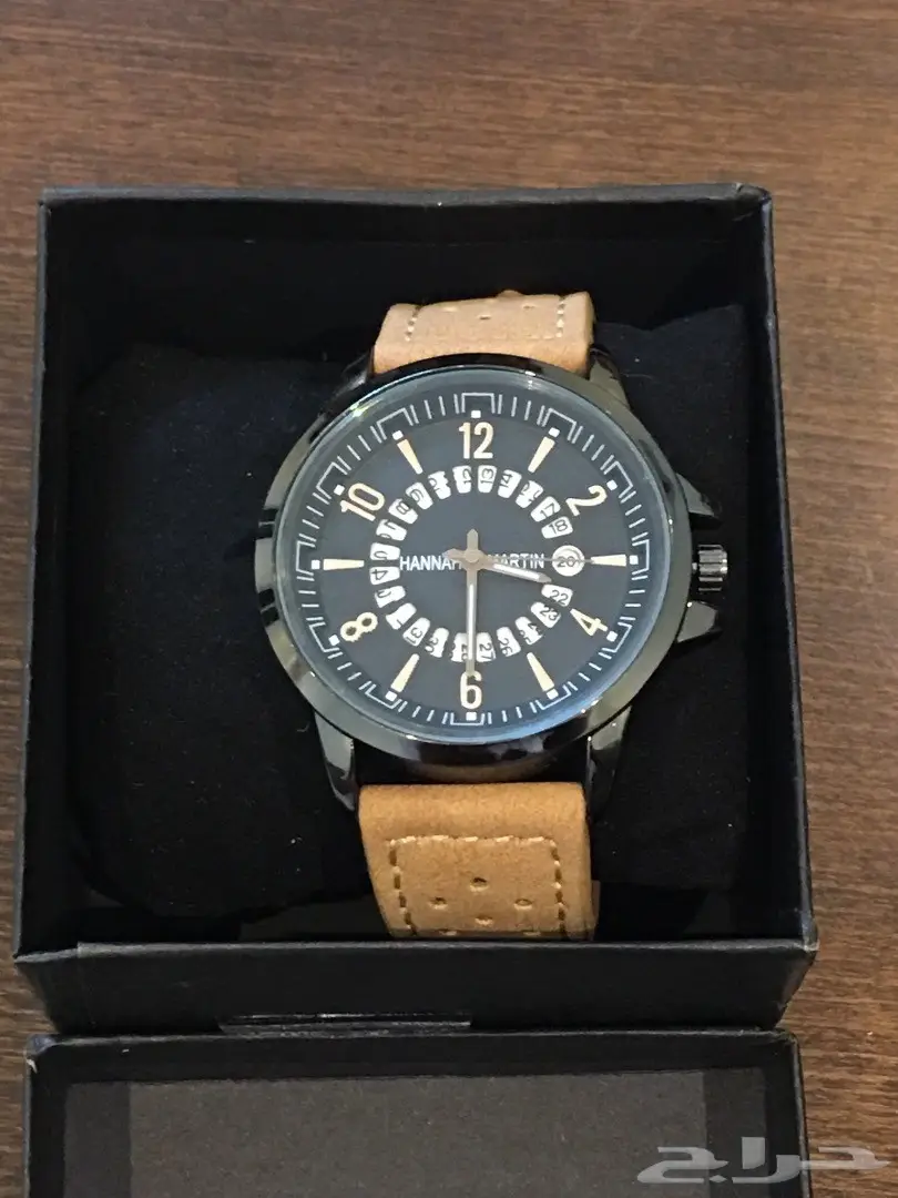 مزاد على ساعة HANNAH MARTIN أنيقة