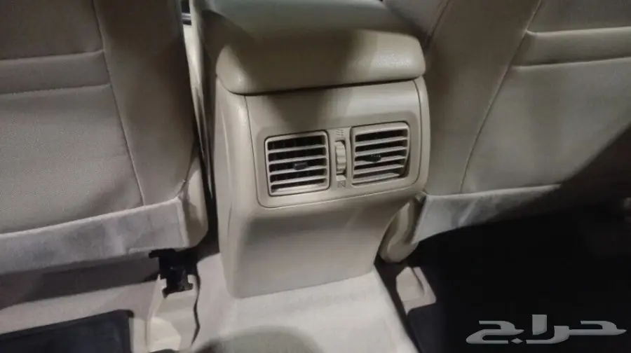 كامري 2016 - صيانة وكالة - بحالة ممتازة (image 11)