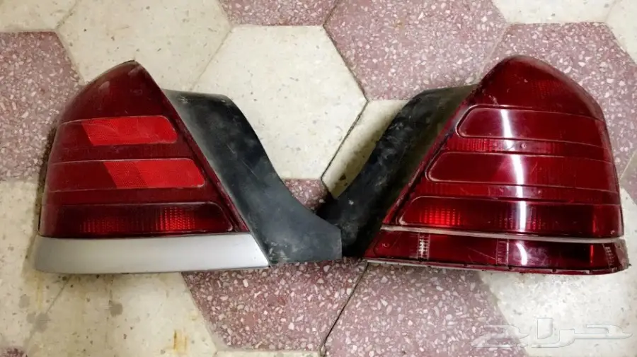 خلفيات أصليّة لفورد كراون فكتوريا - حالة ممتازة!