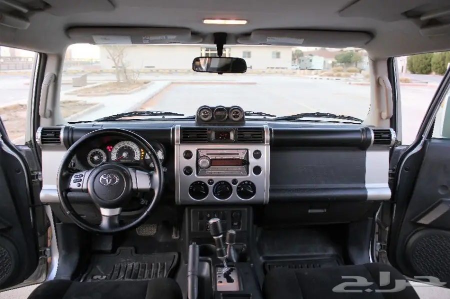 للبيع تويوتا FJ  موديل 2007 (image 5)