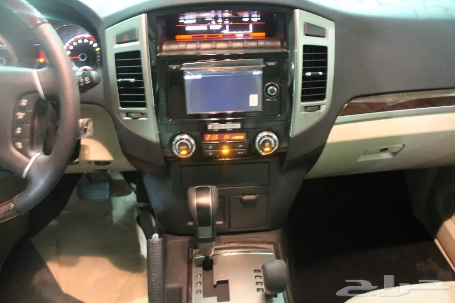 ميتسوبيشى باجيرو موديل 2017 فل كامل الحبتور (image 15)