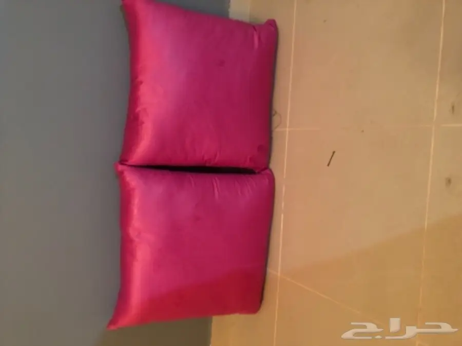 مخاد وستاره وطاوله للبيع