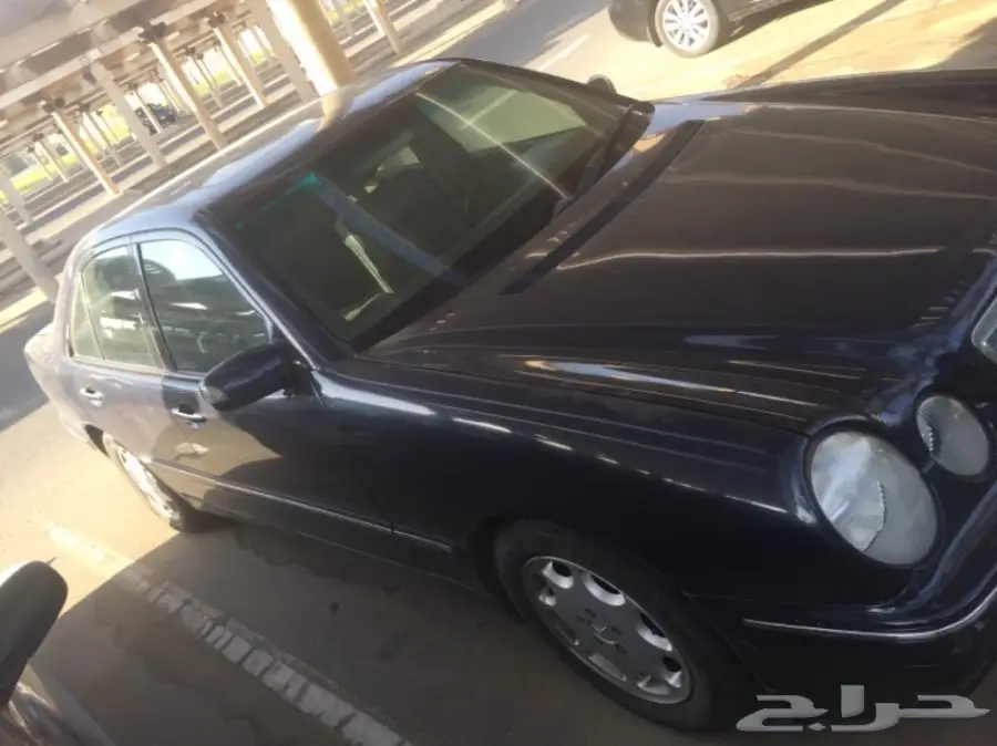 للبيع سيارة مرسيدس بنز E320 موديل 2000