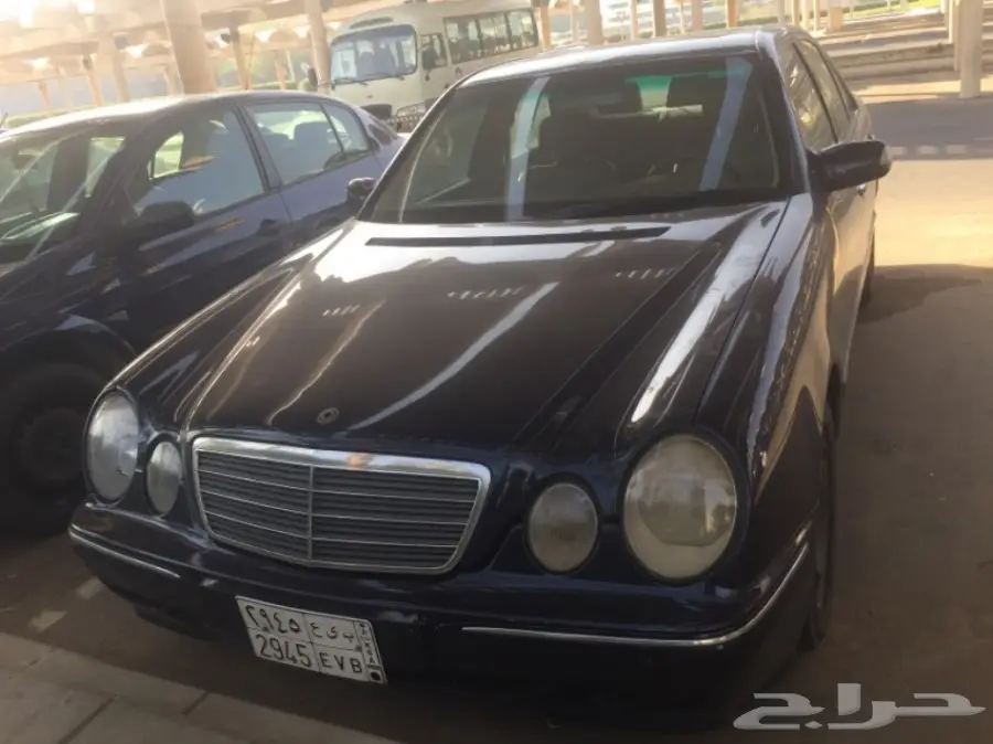 للبيع سيارة مرسيدس بنز E320 موديل 2000 (image 1)