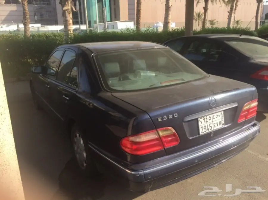 للبيع سيارة مرسيدس بنز E320 موديل 2000 (image 2)