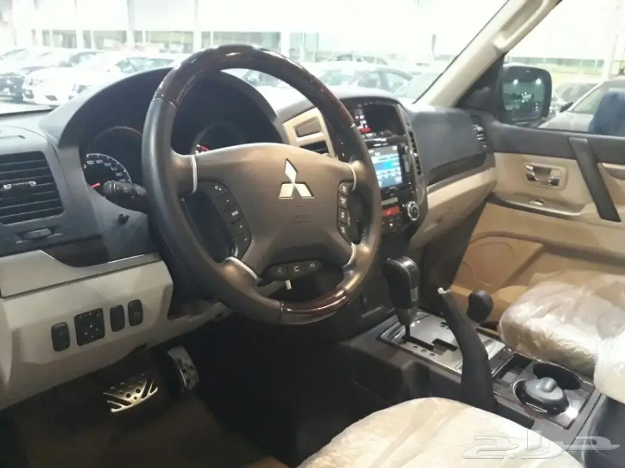 باجيرو 2017 فل كامل مكينه3800 شبه جديد (image 1)