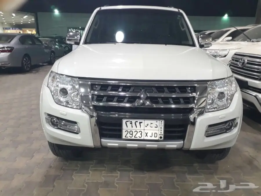 باجيرو 2017 فل كامل مكينه3800 شبه جديد (image 5)