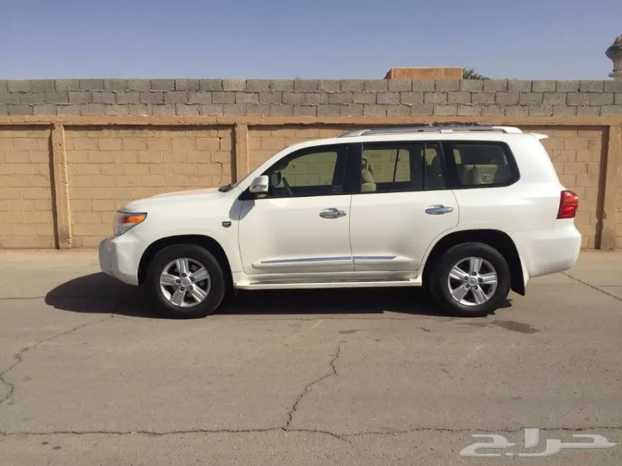 لاندكروزر 2015 سعودي GXR 8 سلندر (image 8)