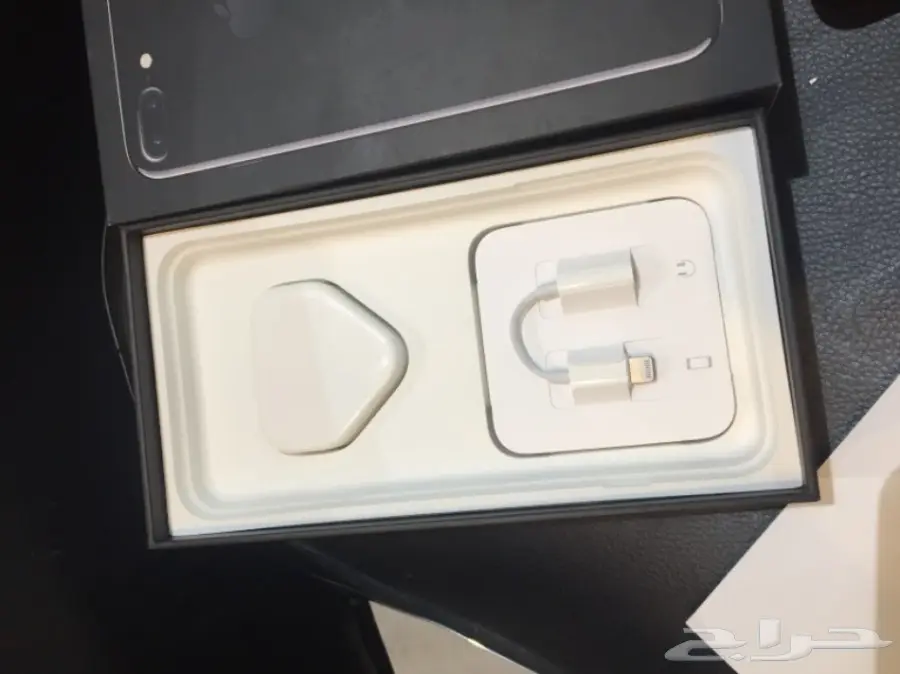 ايفون 7 بلس لماع 128 قيقا مع اغراضه نظيف جدا 