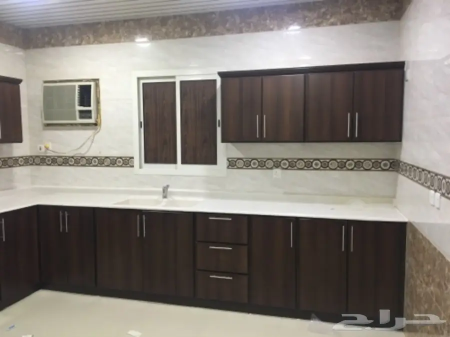 للبيع دولاب مطبخ نظيف جدا 