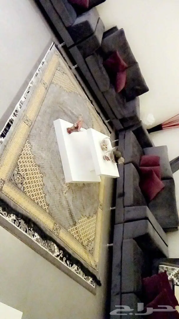 كنبس استخدام سنتين للبيع 