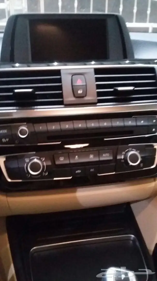 للبيع: BMW 318i Sport Line 2016 - بحالة ممتازة (image 1)