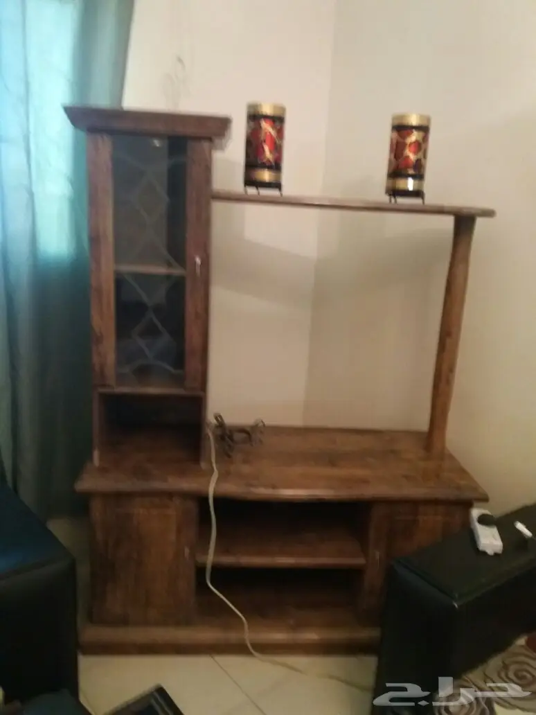 فرصة للبيع دولاب عرض تليفزيون من الخشب  