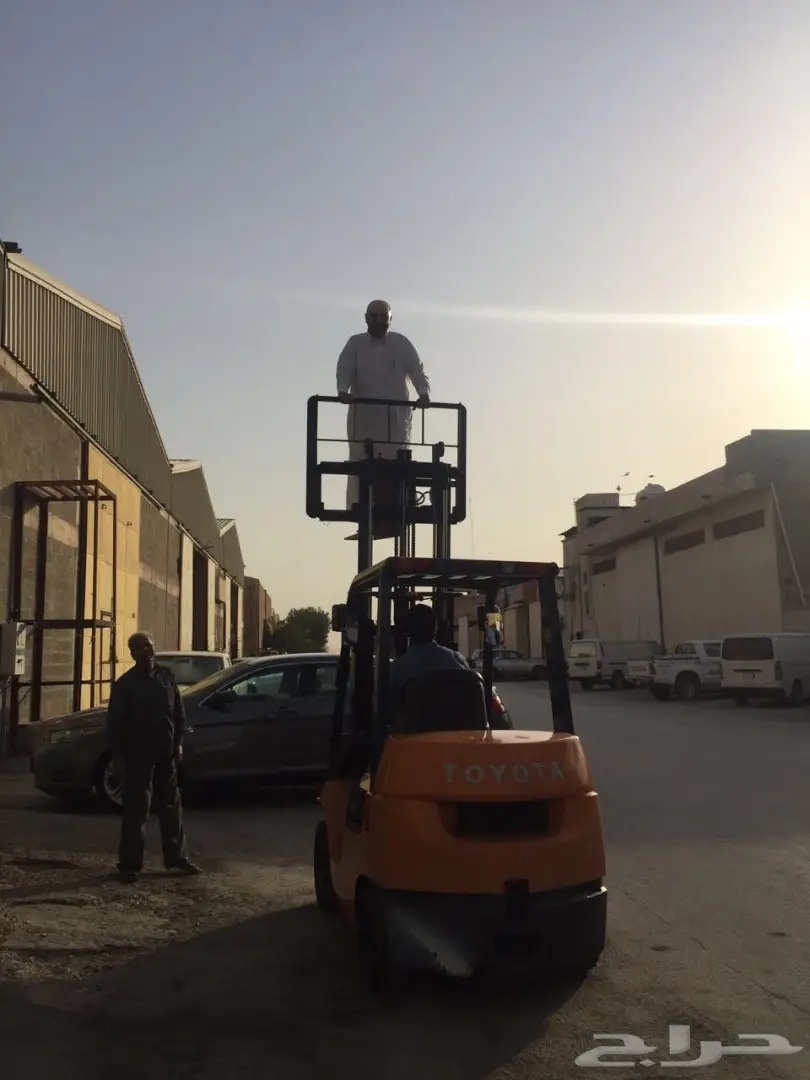 رافعة تويوتا للبيع شبه جديدة  (image 2)