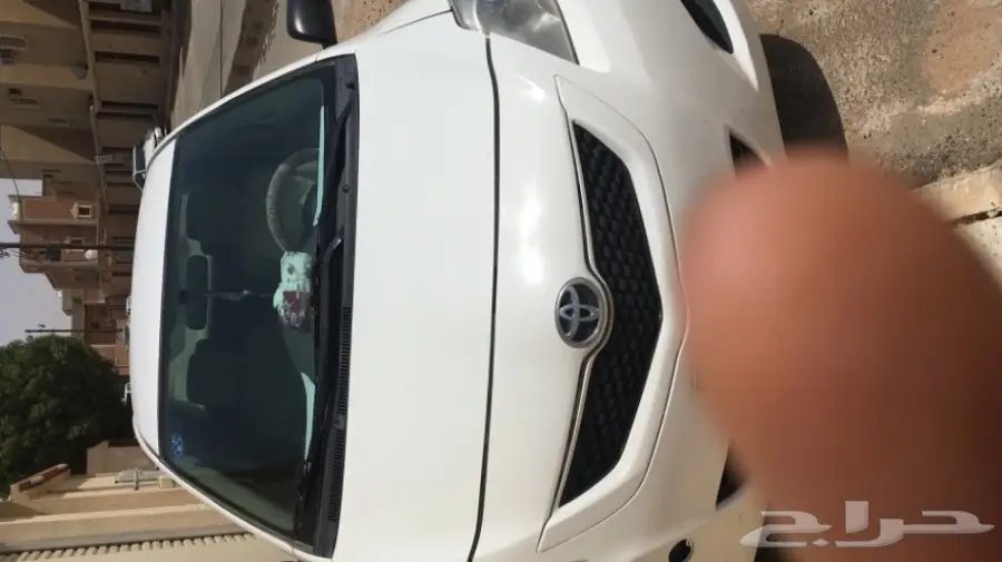 تايوتا يارس للبيع 2012