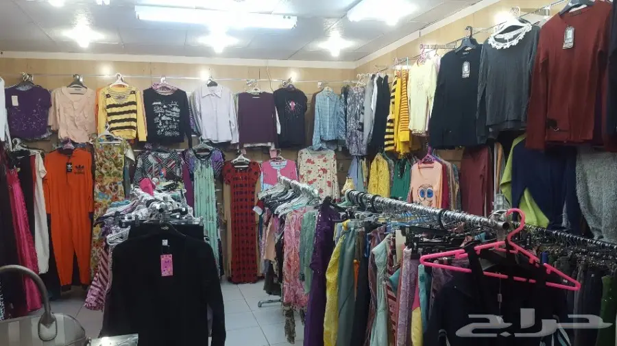 معرض ملابس نسائية جاهزه للبيع كامل 