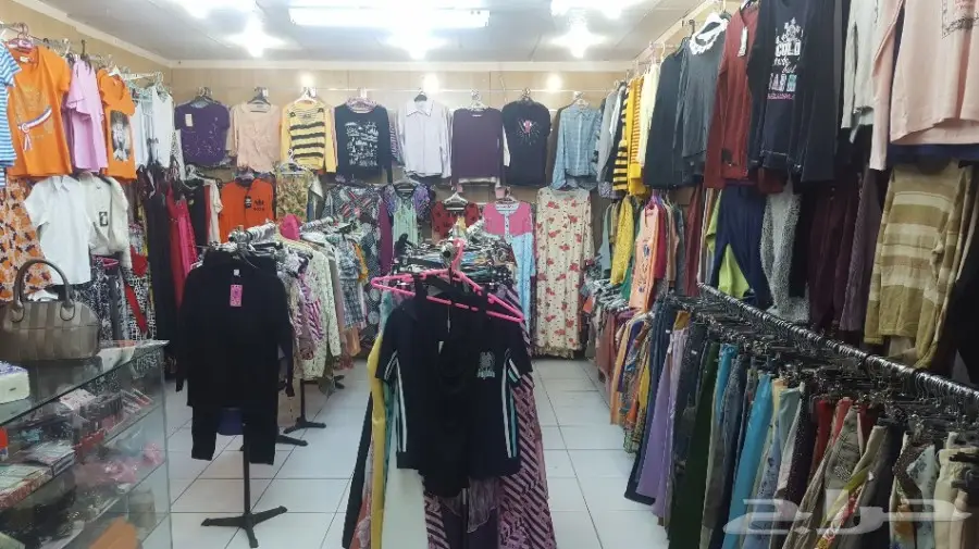 معرض ملابس نسائية جاهزه للبيع كامل  (image 1)