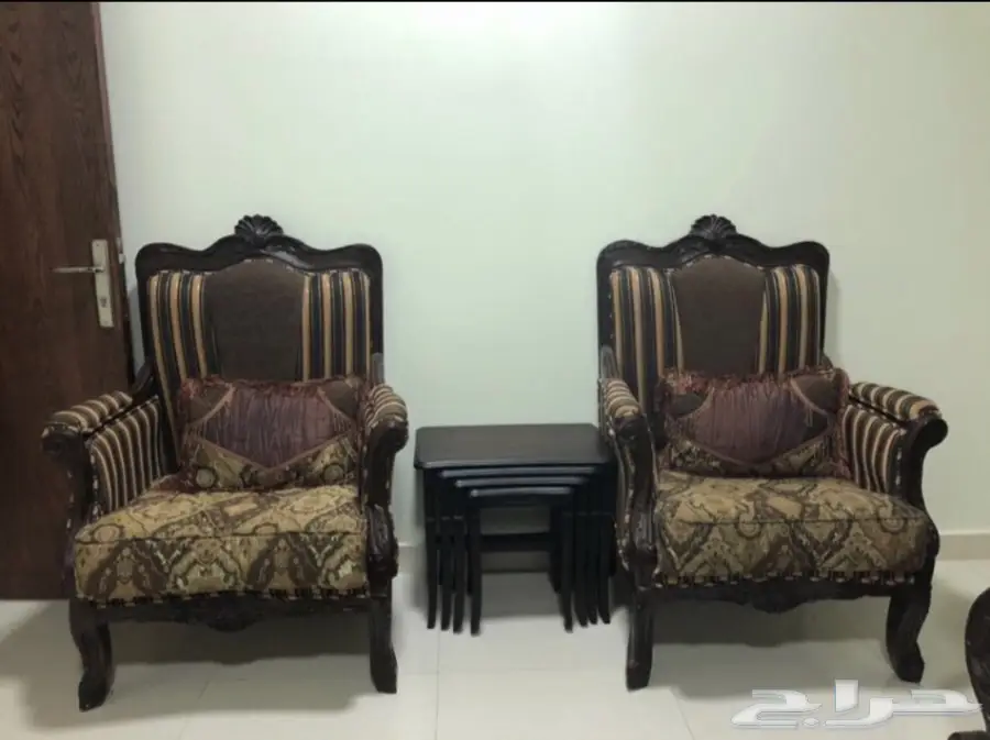 كنب اربع قطع مع فرش وطاولات (image 3)