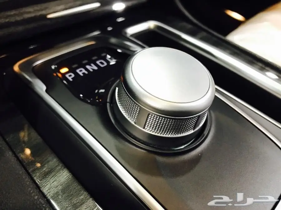 كرايزلر - C300 - لمتيد 2 - فتحه - 2018 -سعودي (image 17)