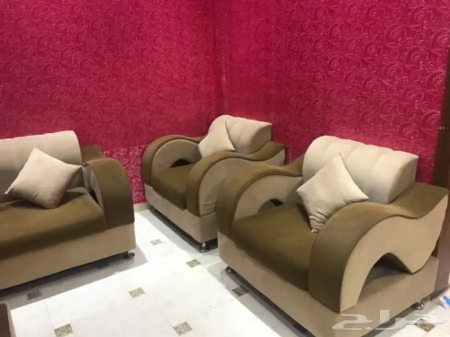 كنب للصاله نظيف جدا استخدم اقل من شهر (image 1)