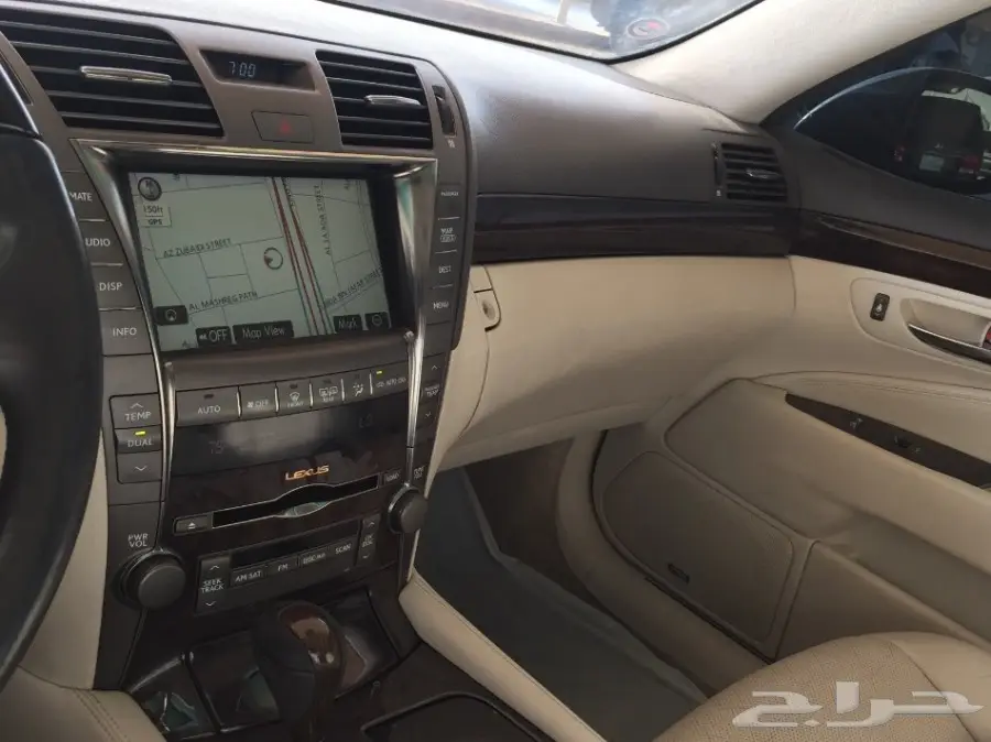 لكزس LS 460 نظيف (image 6)