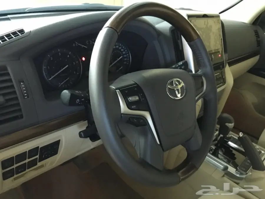 تويوتا لاند كروزر ديزل GX460 - موديل 2017 - حالة ممتازة! (image 4)