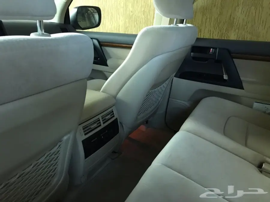 تويوتا لاند كروزر ديزل GX460 - موديل 2017 - حالة ممتازة! (image 9)