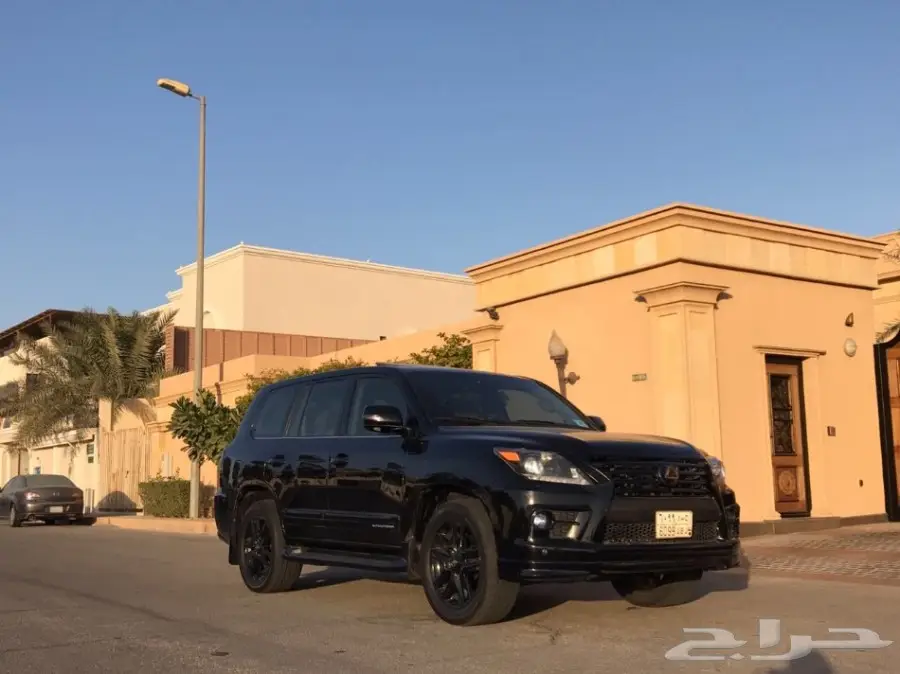 جيب لكزس LX570 2010 سعودي (image 0)