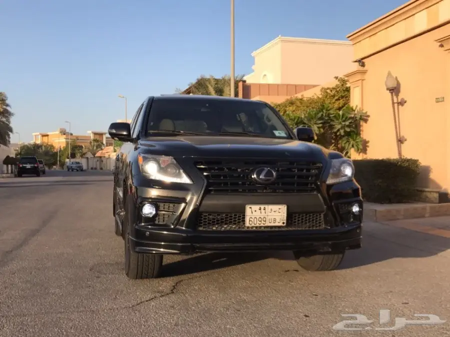جيب لكزس LX570 2010 سعودي (image 2)