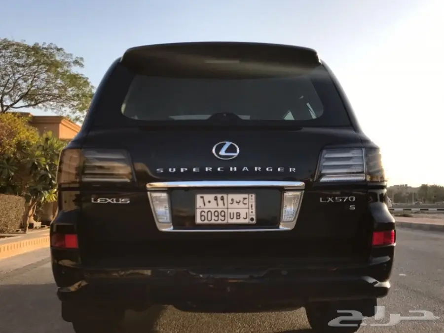 جيب لكزس LX570 2010 سعودي (image 4)