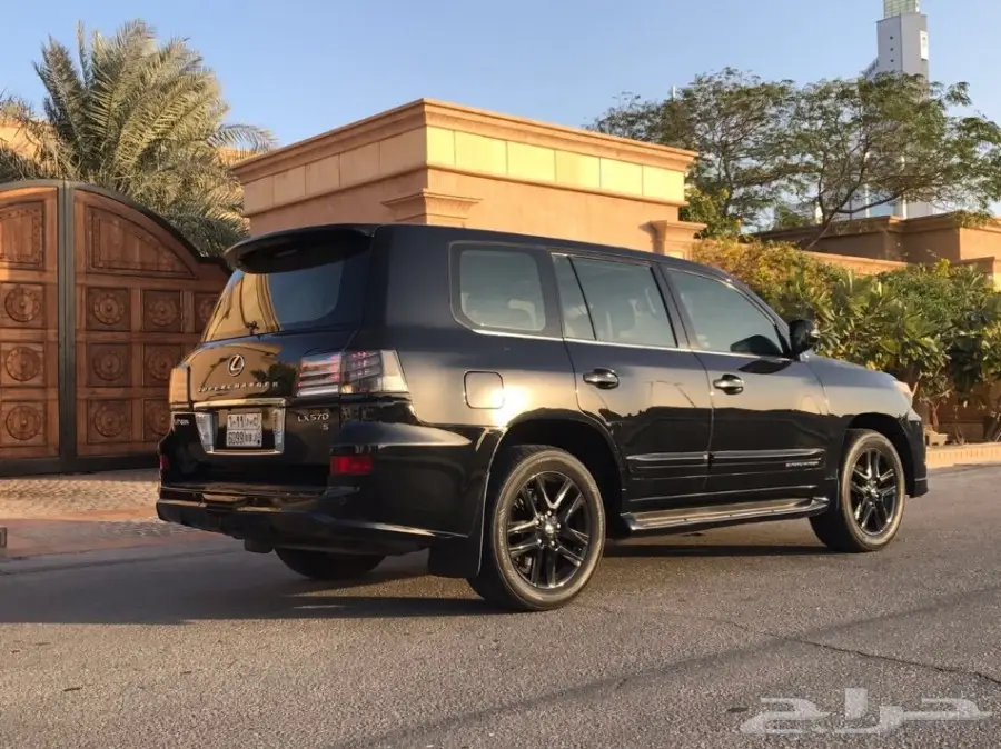 جيب لكزس LX570 2010 سعودي (image 5)