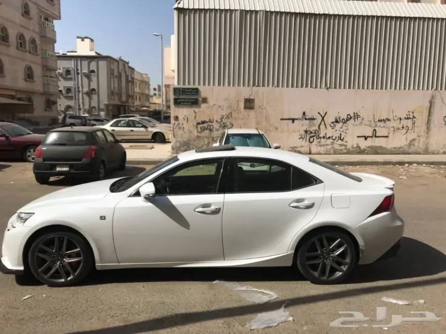 لكزس is 200t F ki  للبيع و التنازل 
