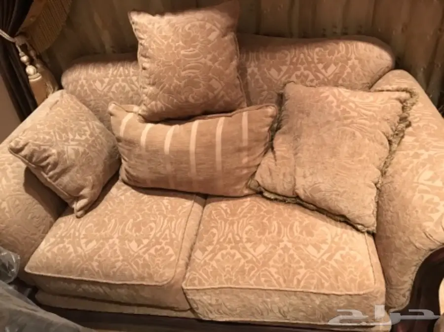 طقم أثاث منزل عصري - كنبة وستائر (image 3)