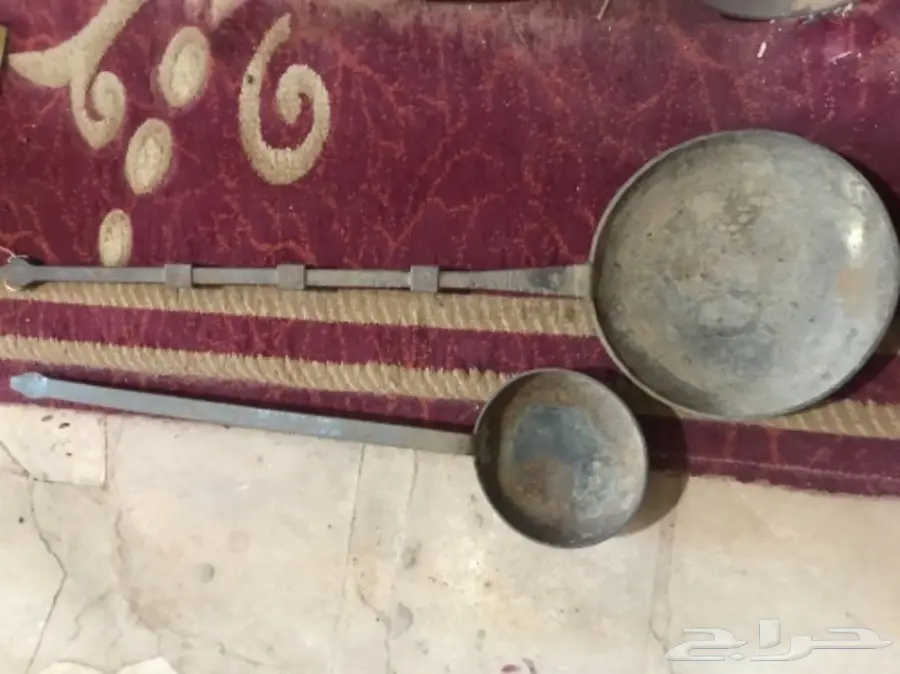 صندوق سيسم قديم ومحماستين قهوة قديمة  (image 3)